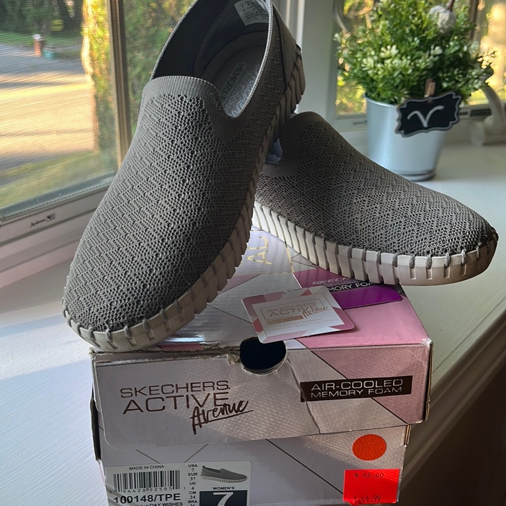 FLASH SALE Skechers Active Avenue Sneakers